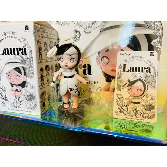Laura The Charm of Faded Hues Blind Box Whispering Iris - Picture 2 of 3